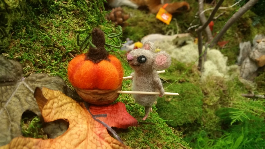 Woodlands scene felted mouse pumpkin